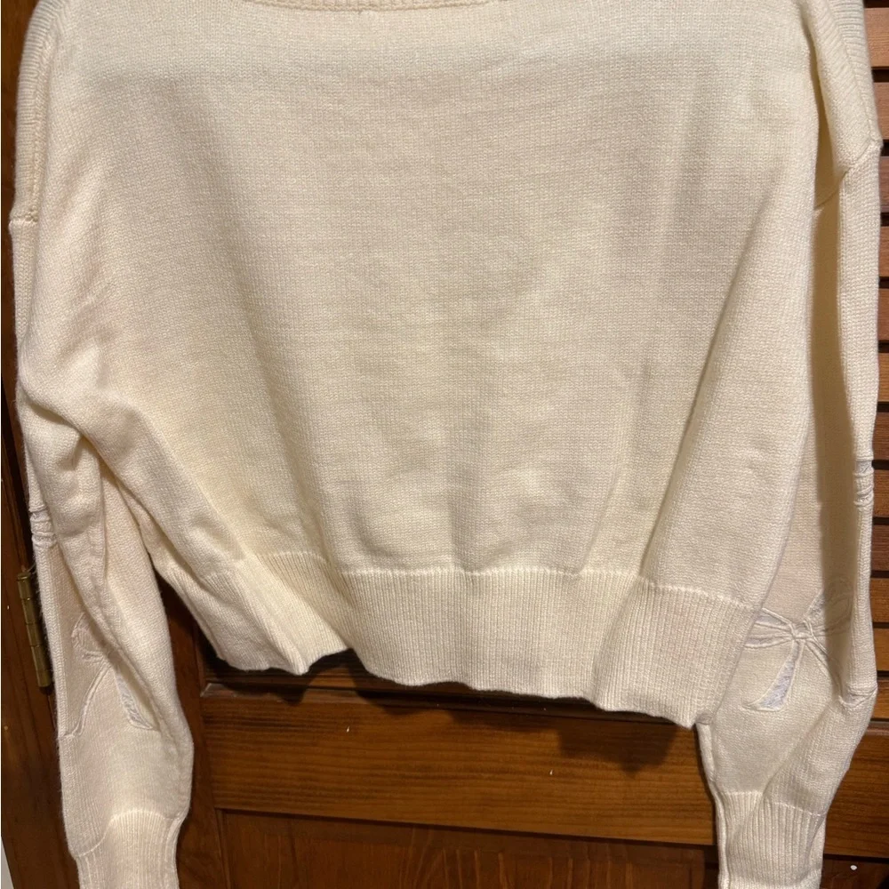 Altar'd State‎ Cream Bow Appliqué Scoop Neck cropped Sweater